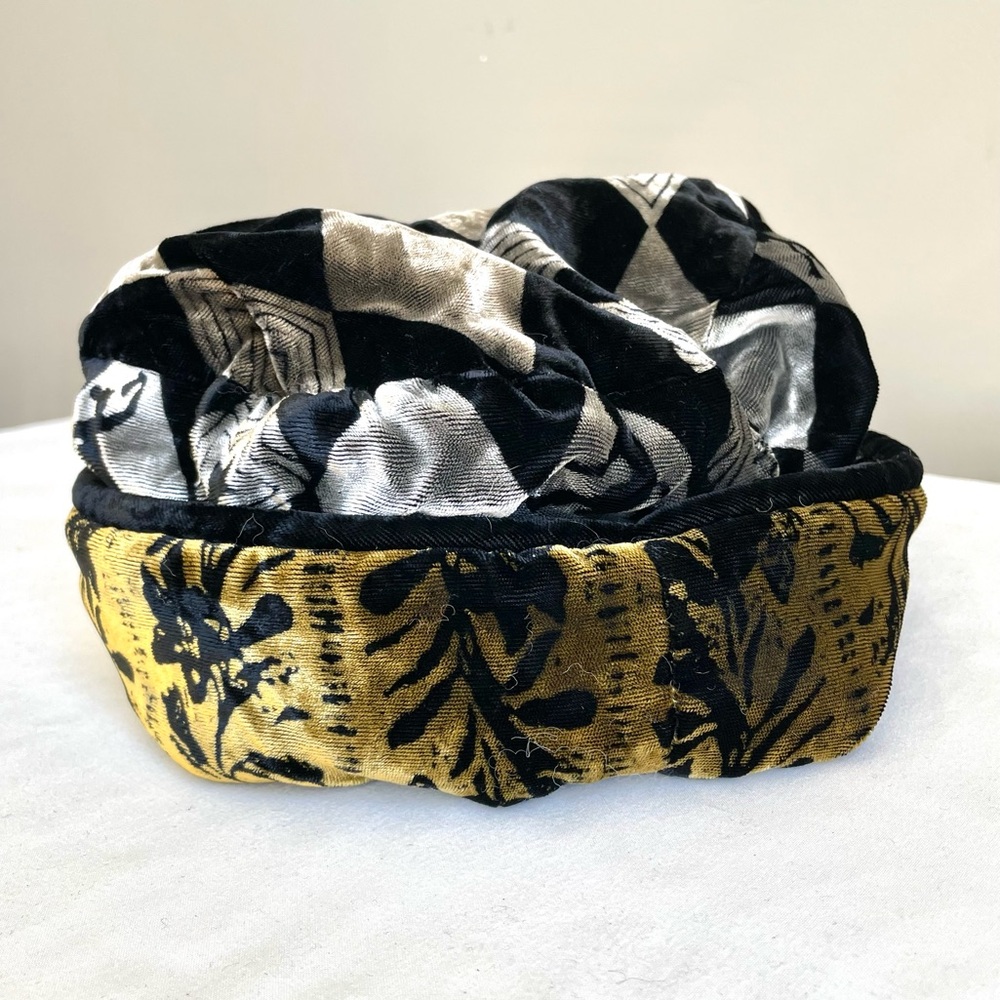 NWOT 90’s Reversible Plush Velvet Roll Brim Hat